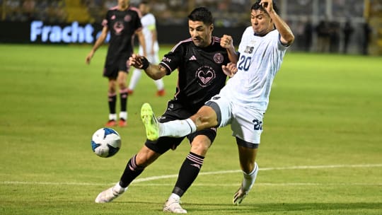 Trug erstmals das Trikot von Inter Miami: Luis Suarez (li.).