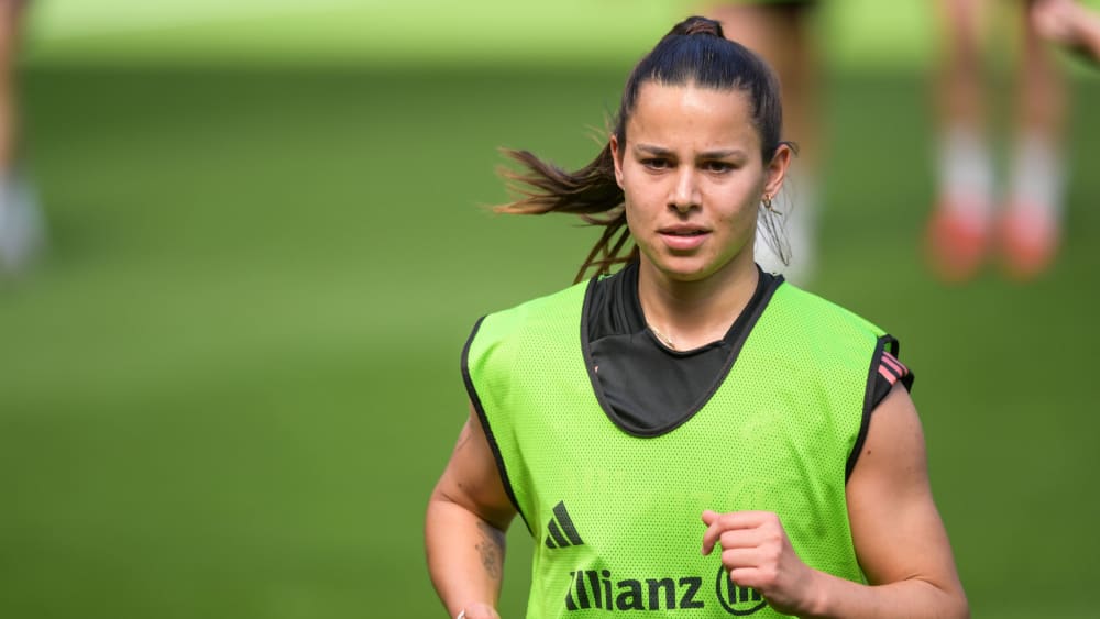 Lena Oberdorf wird vorerst weiterhin nur in Trainingsklamotten zu sehen sein.
