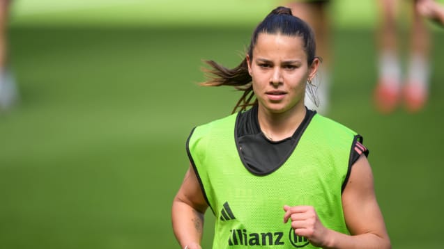 Lena Oberdorf wird vorerst weiterhin nur in Trainingsklamotten zu sehen sein.