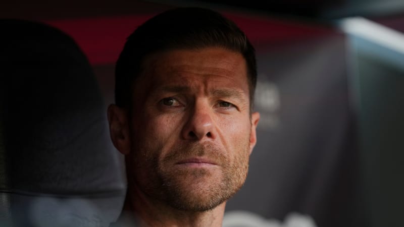 LEVERKUSEN, GERMANY - AUGUST 31: Xabi Alonso, Head Coach of Bayer 04 Leverkusen looks on prior to the Bundesliga match between Bayer 04 Leverkusen and RB Leipzig at BayArena on August 31, 2024 in Leverkusen, Germany. (Photo by Pau Barrena/Getty Images)