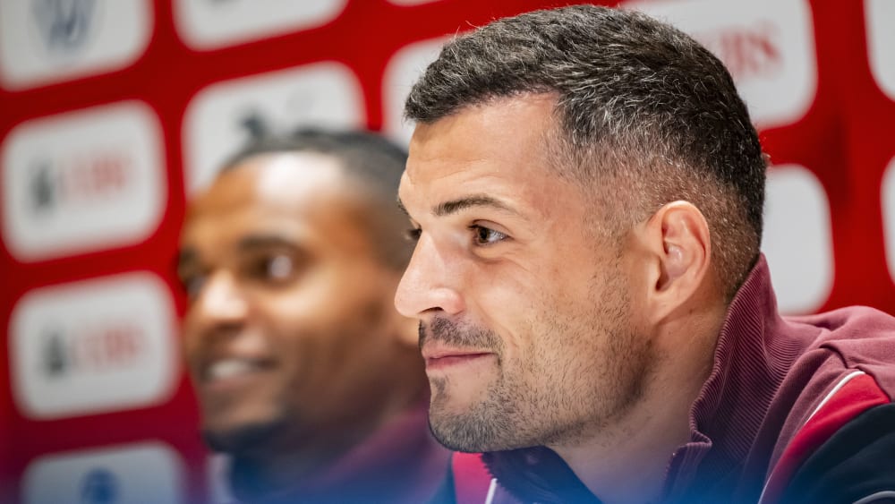 Granit Xhaka ließ bei der Pressekonferenz der Schweizer Nati seine Zukunft bei Bayer 04 offen.