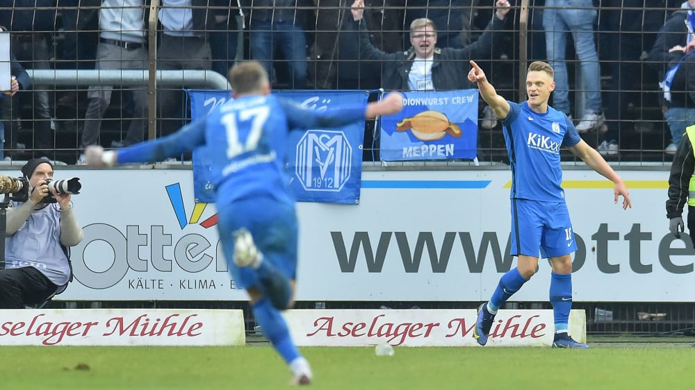 Meppens René Guder feiert seinen Treffer zum zwischenzeitlichen 3:1 für die Emsländer gegen den Halleschen FC.