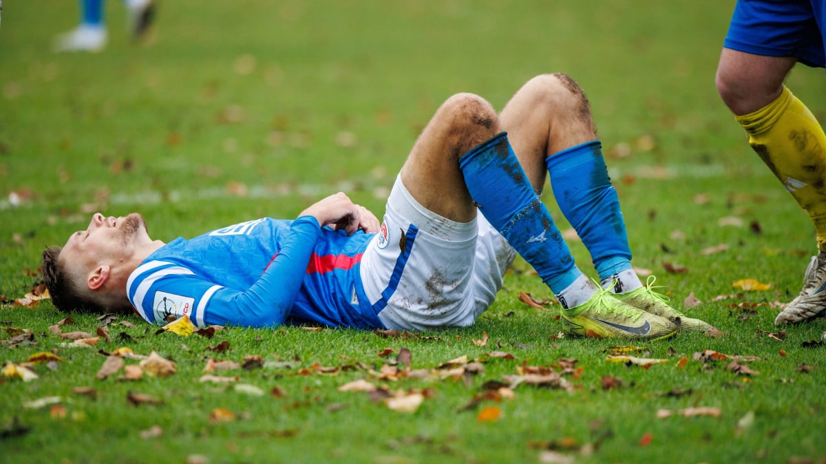 Probleme-am-hinteren-Oberschenkel-Stock-fehlt-Hansa-langfristig