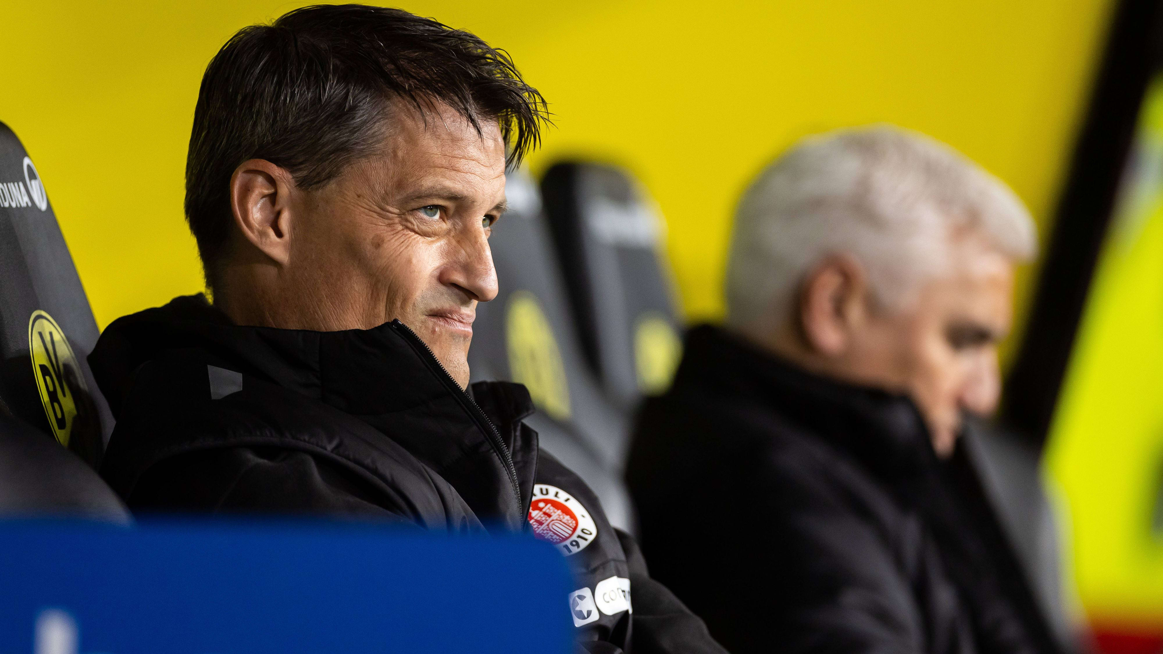 fc st. pauli fussball gegen borussia dortmund football