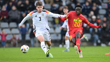 Lukas Ullrich (li.) startete als Linksverteidiger.