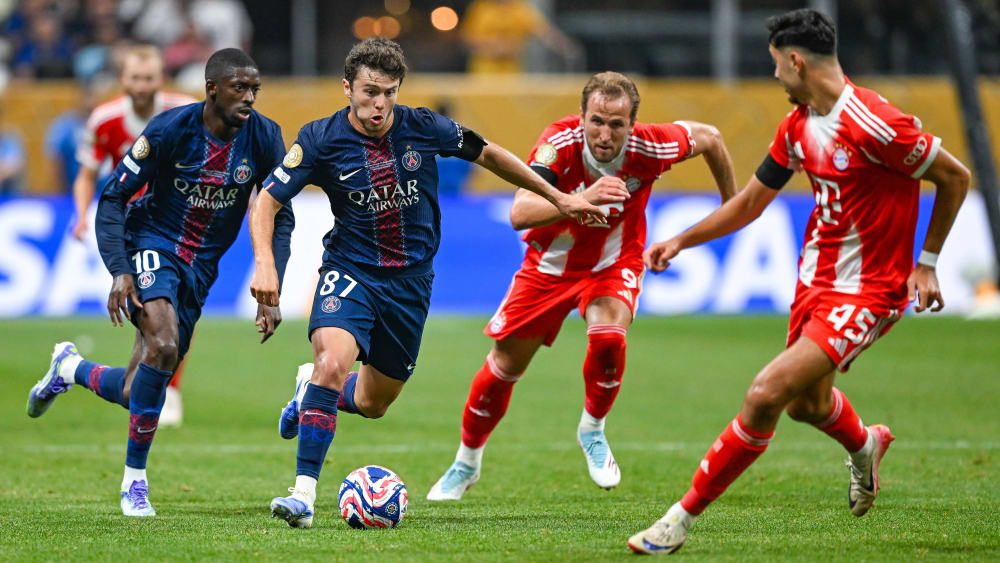 Paris St. Germain und der FC Bayern München treffen zum zweiten Mal 2025 aufeinander.