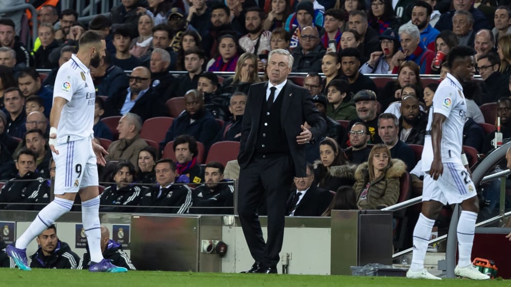 Anzugträger Carlo Ancelotti hatte mit seinen Spielern weniger zu hadern als mit dem VAR.