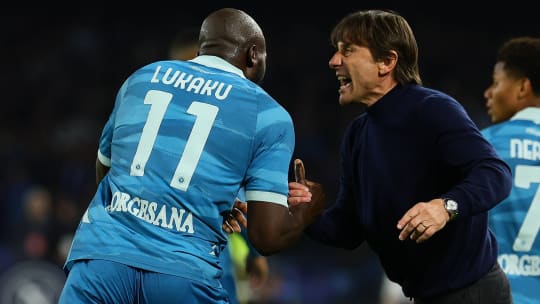 Topstürmer und Toptrainer: Bleibt das Duo Romelu Lukaku und Antonio Conte (re.) in Neapel?