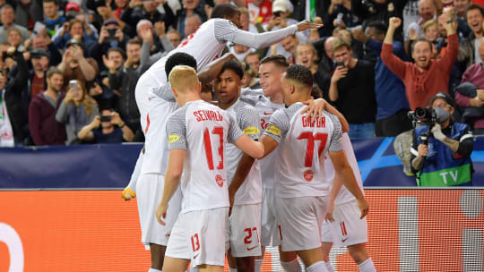 Ein interessanter Haufen: RB Salzburgs Spieler beim Jubel.