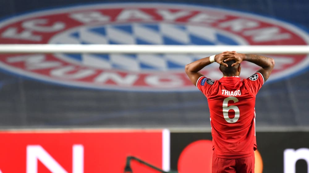 Rummenigge berichtet von einem unglaublichen Abschied: Thiago dankte dem FC Bayern unter Tr&#228;nen.