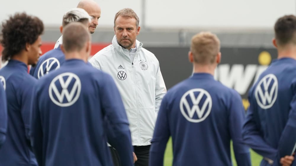 Der WM-Kader von Hansi Flick steht. Der Bundestrainer berief 23 Feldspieler und drei Torhüter. Darunter sind auch zwei Spieler, die noch auf ihren ersten Einsatz im DFB-Dress warten.