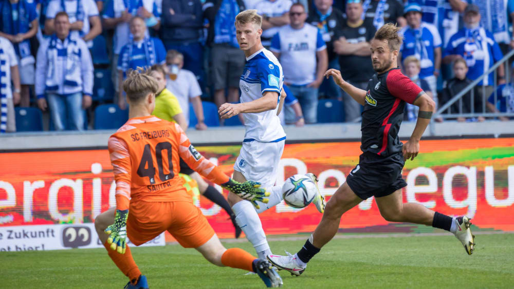 Keeper Niklas Sauter vom SC Freiburg II (#40) brachte Magdeburg zum Verzweifeln.