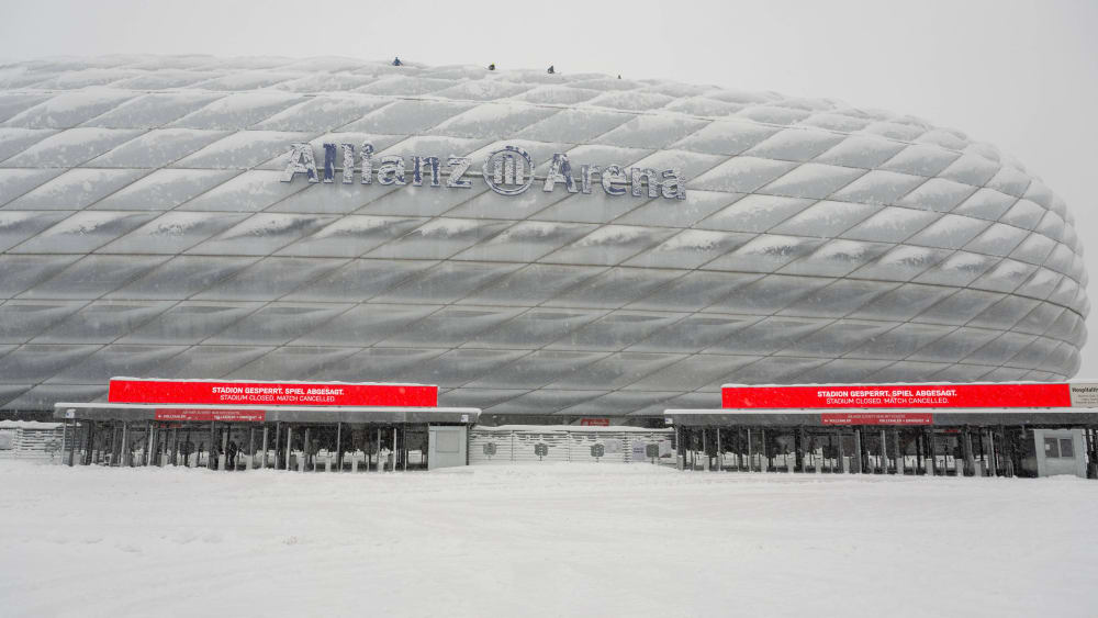 Wintereinbruch: Vor dem Stadion in München war es am Samstagnachmittag recht einsam.