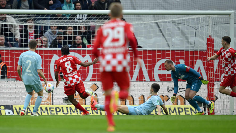 MAINZ, GERMANY - APRIL 28: Leandro Barreiro of 1.FSV Mainz 05 scores his team's first goal during the Bundesliga match between 1. FSV Mainz 05 and 1. FC Köln at MEWA Arena on April 28, 2024 in Mainz, Germany. (Photo by Helge Prang/Getty Images)
