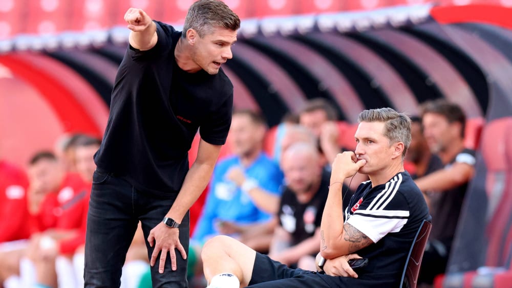 Wird er neuer Trainer in Osnabrück? Tobias Schweinsteiger (rechts) ist derzeit Assistent von Club-Coach Robert Klauß.