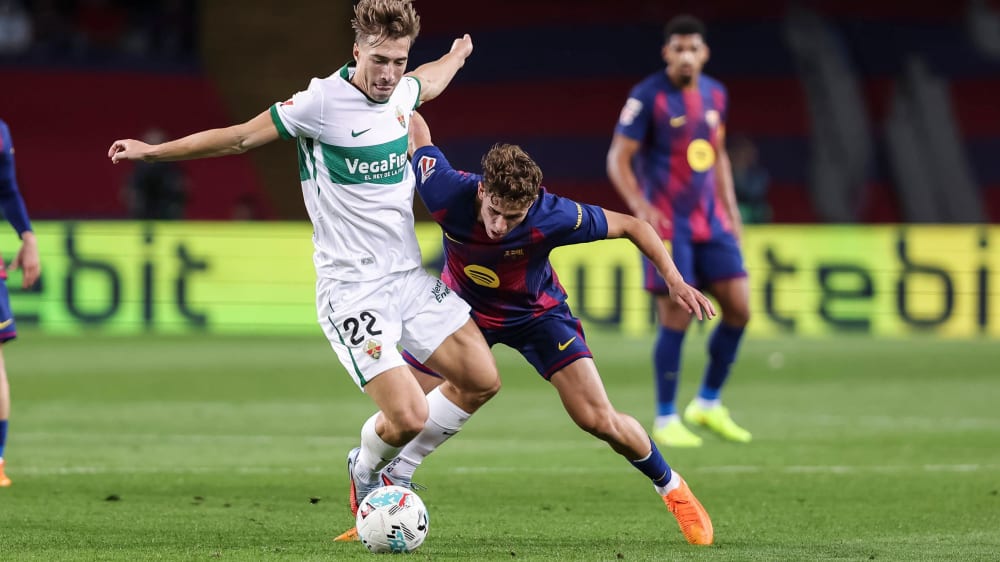 Fauxpas von Affengruber leitet Elches Niederlage bei Barca ein - kicker