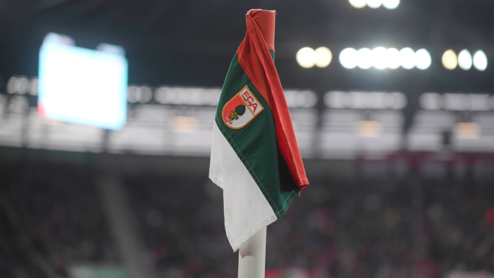 Strafe für den FCA: 21.000 Euro wegen Bengalischer Feuer im Stadion.