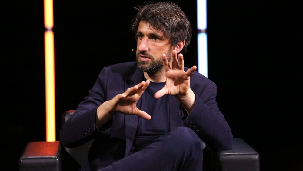 Thomas Broich hat als NLZ-Leiter genaue Vorstellungen und stellt das BVB-Konzept vor.