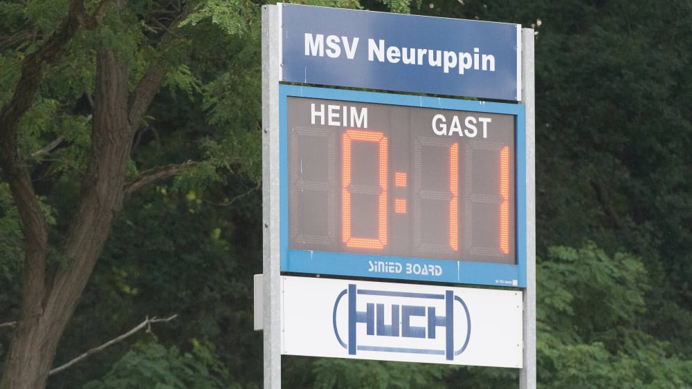Die Elf fällt: Aus den NOFV-Oberligen steigen "nur" zehn Mannschaften ab, der MSV Neuruppin ist damit gerettet.