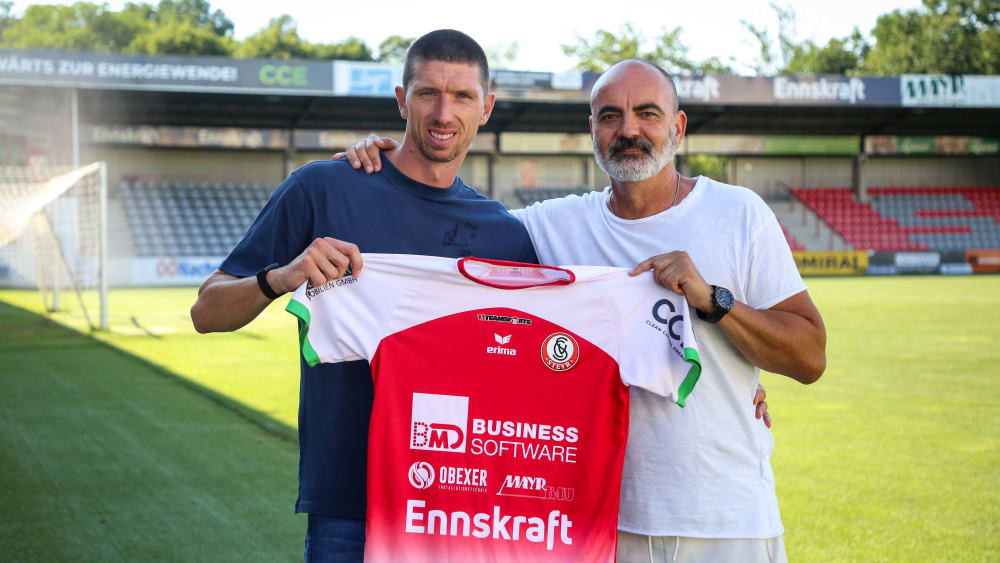 Roko Mislov ist an der Volksstraße, sehr zur Freude von Gerald Perzy.