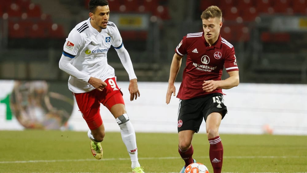 Sehen sich am 6. Spieltag wieder: Hamburgs Robert Glatzel und Fabian Nürnberger.