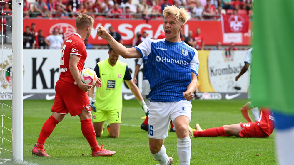 Andreas Müller bejubelt den 4:4-Schlusspunkt in Kaiserslautern.