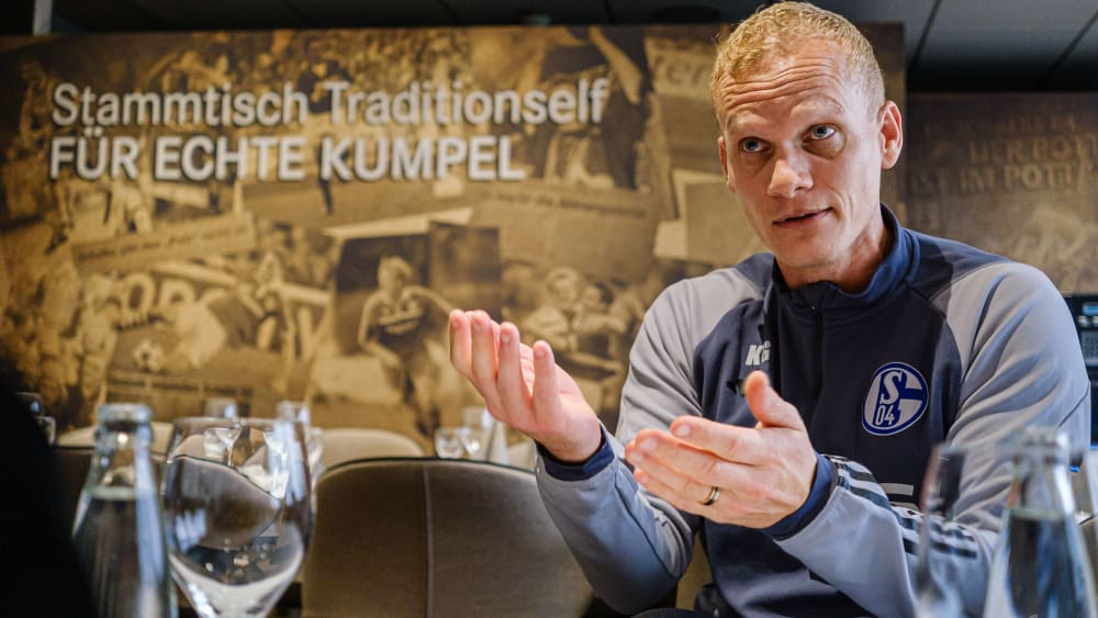 Die Aufarbeitung der Elversberger Niederlage dauerte etwas länger: Schalkes Coach Karel Geraerts