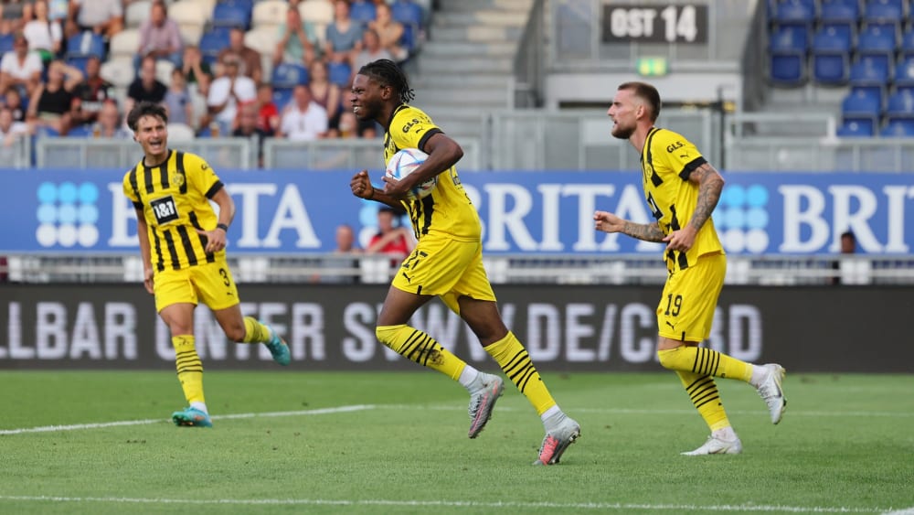 Perfekter Start: Dortmunds Joker Rodney Elongo-Yombo bejubelt den Ausgleichstreffer im ersten Drittliga-Spiel.