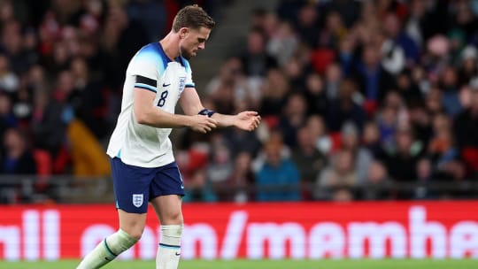 Verließ am Freitagabend unter Buhrufen den Platz: Jordan Henderson. 