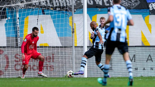 Torschütze Terrence Boyd (SVWM, 13) erzielt das Tor zum 1:0, Treffer, Torerfolg, Highlight, Action, Aktion, Spielszene, 28.09.2024, Mannheim  (Deutschland), Fussball, 3. Liga, SV Waldhof Mannheim - Rot-Weiss Essen, DFB/DFL REGULATIONS PROHIBIT ANY USE OF PHOTOGRAPHS AS IMAGE SEQUENCES AND/OR QUASI-VIDEO.