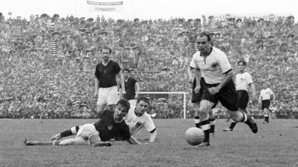 Werner Kohlmeyer (rechts) im WM-Finale 1954 in Bern.