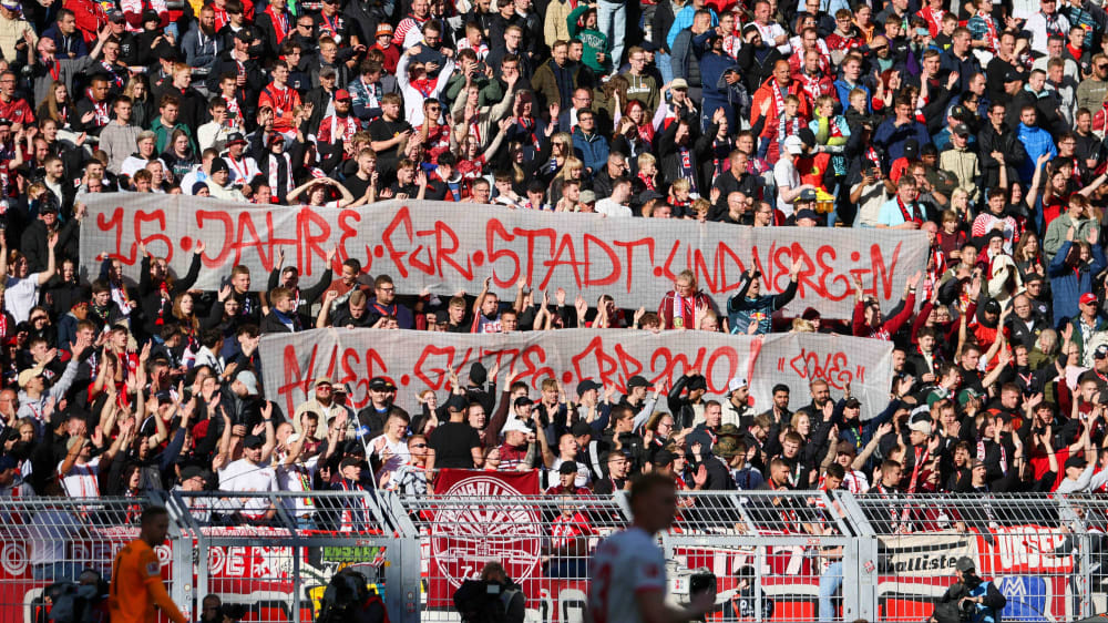 DFL und DFB stehen unter Druck, wollen behördliche Kollektivmaßnahmen aber verhindern.