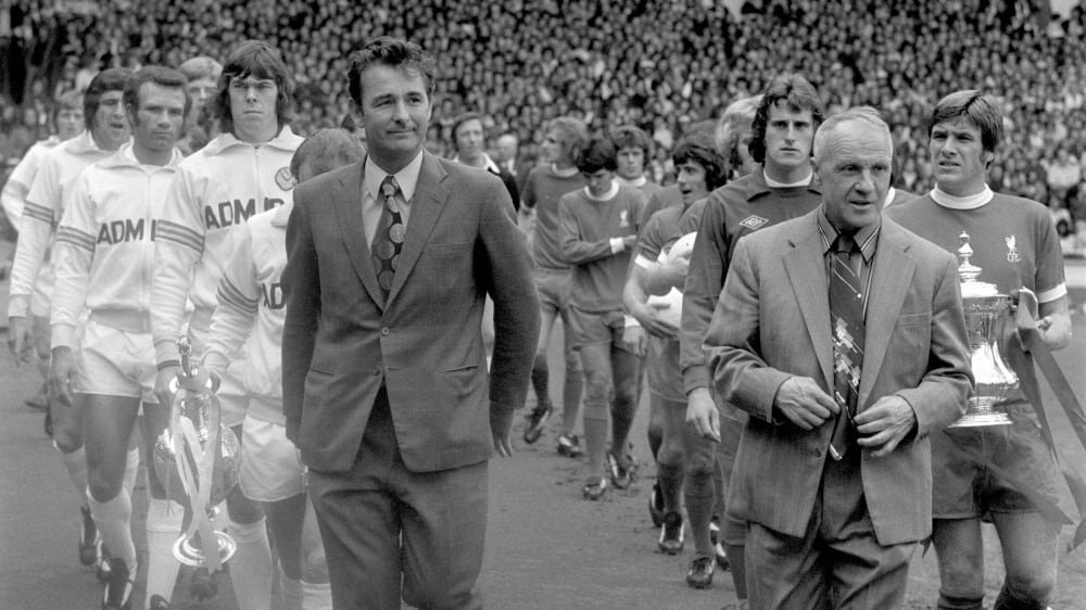 Der Anfang vom Ende von Brian Clough (l.) bei Leeds: Gegen das vom gerade zurückgetretenen Manager Bill Shankly auf den Rasen geführte Liverpool verlor der Meister im Charity Shield.