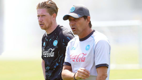 Schlüsselspieler und Erfolgstrainer: Kevin De Bruyne und Antonio Conte wollen mit Napoli Platz 1 halten.
