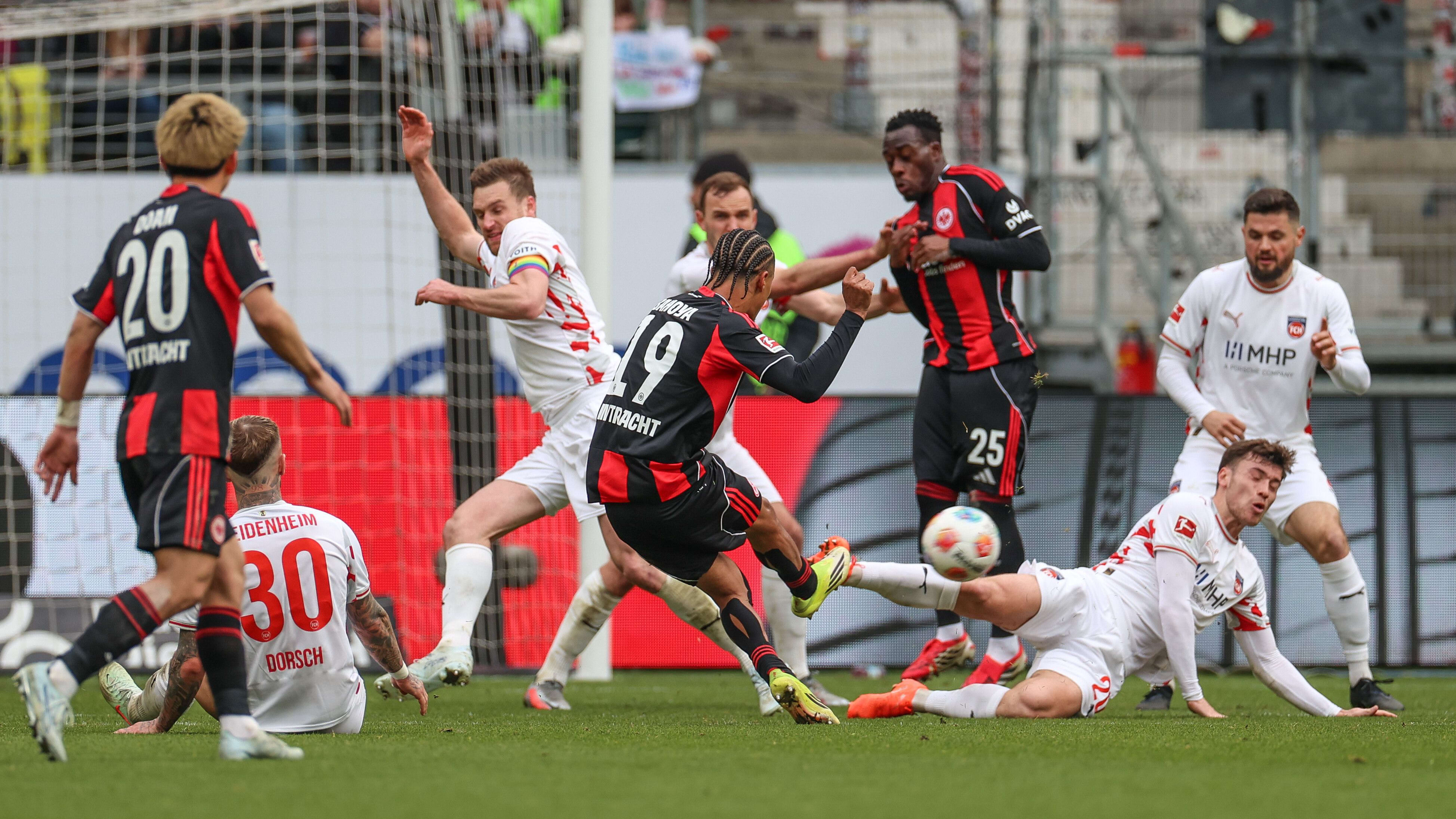Escalações De Eintracht Frankfurt X Heidenheim