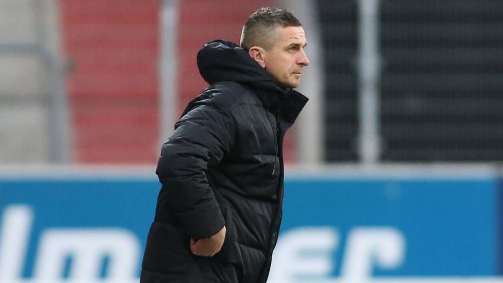 Regensburgs Trainer Mersad Selimbegovic will endlich wieder punkten. Am besten direkt zum Re-Start beim SV Sandhausen.