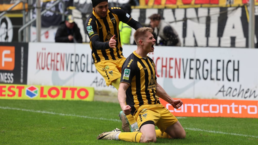 Nächster Aachener Schritt Richtung Meisterschaft: Anton Heinz bejubelt seinen Siegtreffer zum 1:0.