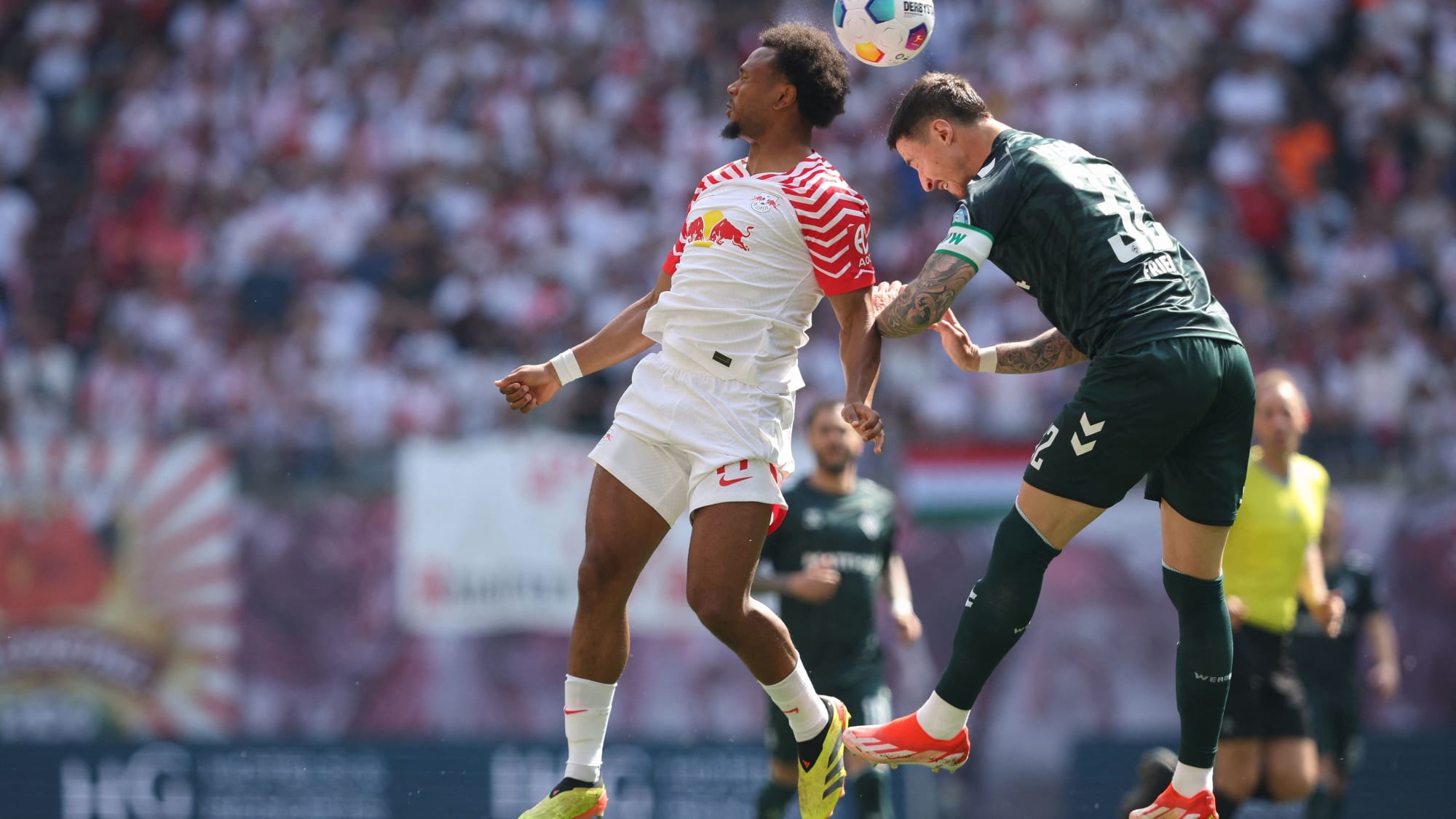 Lois Openda (li.) und Marco Friedl