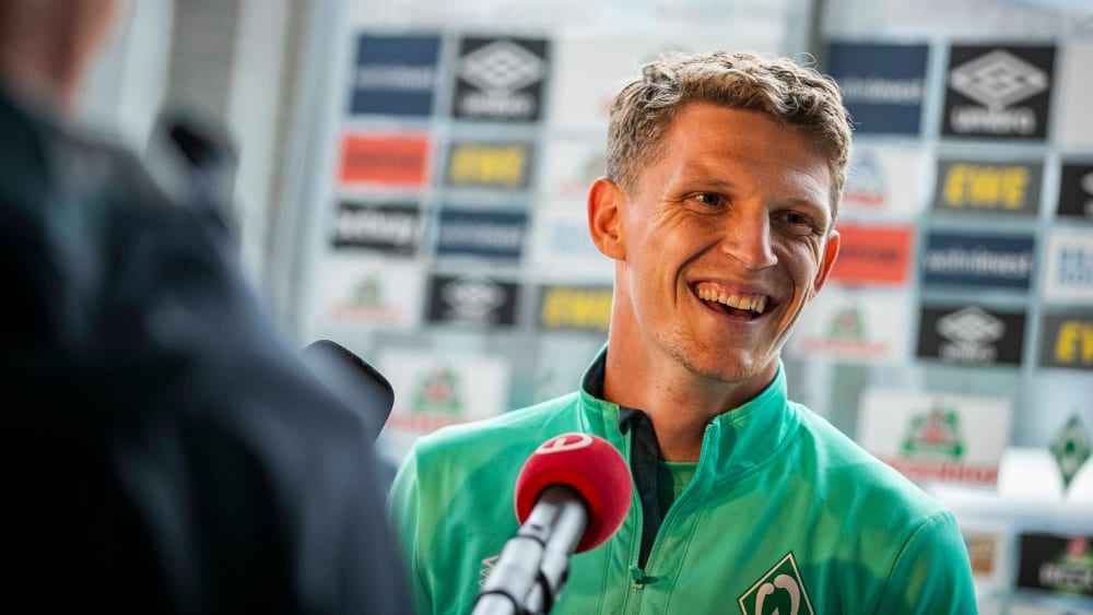 Erster Auftritt vor deutschen Medien: Werder-Zugang Jens Stage.