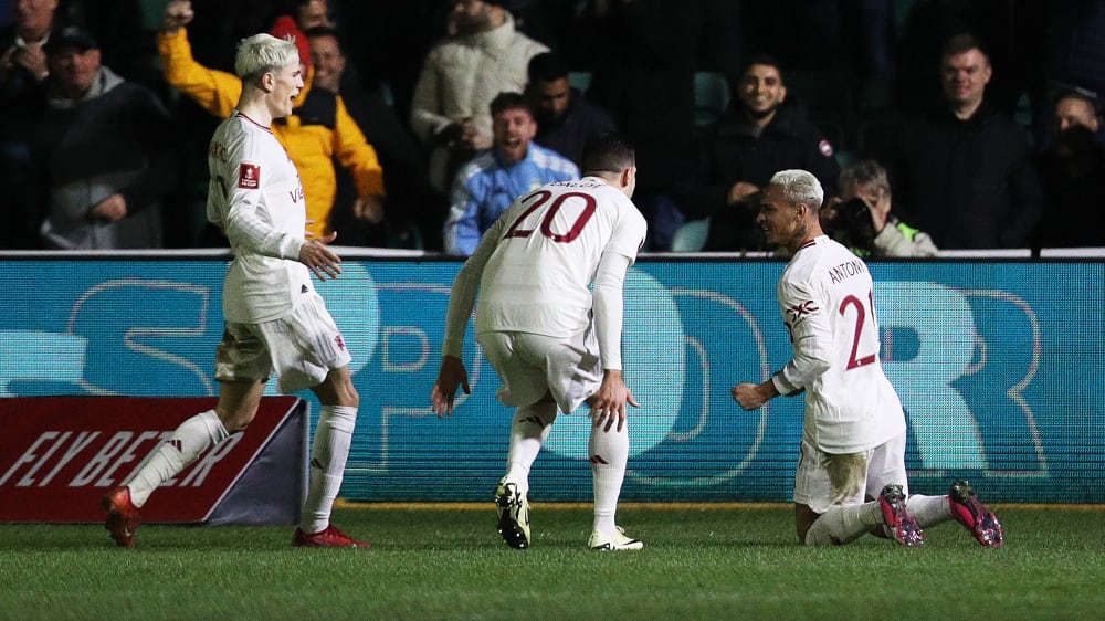 Erster Pflichtspieltreffer für ManUnited in dieser Saison: Antony (re.) feiert.