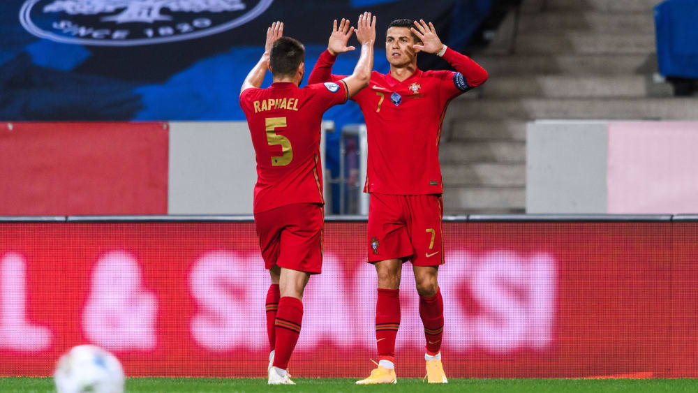 Dürfen gegen die Schweiz pausieren: Raphael Guerreiro (li.) und Cristiano Ronaldo