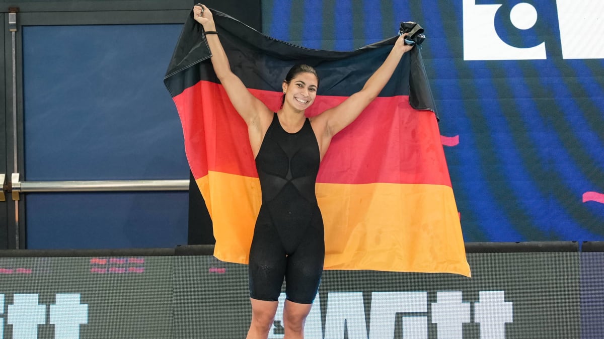 Zweimal-Gold-und-zweimal-Bronze-Medaillenflut-f-r-deutsche-Schwimmerinnen