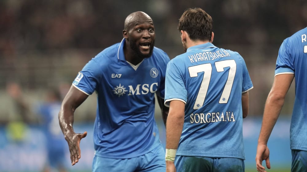 Decisores de jogo proeminentes: Romelu Lukaku (esquerda) e Khvicha Kvaratskhelia.