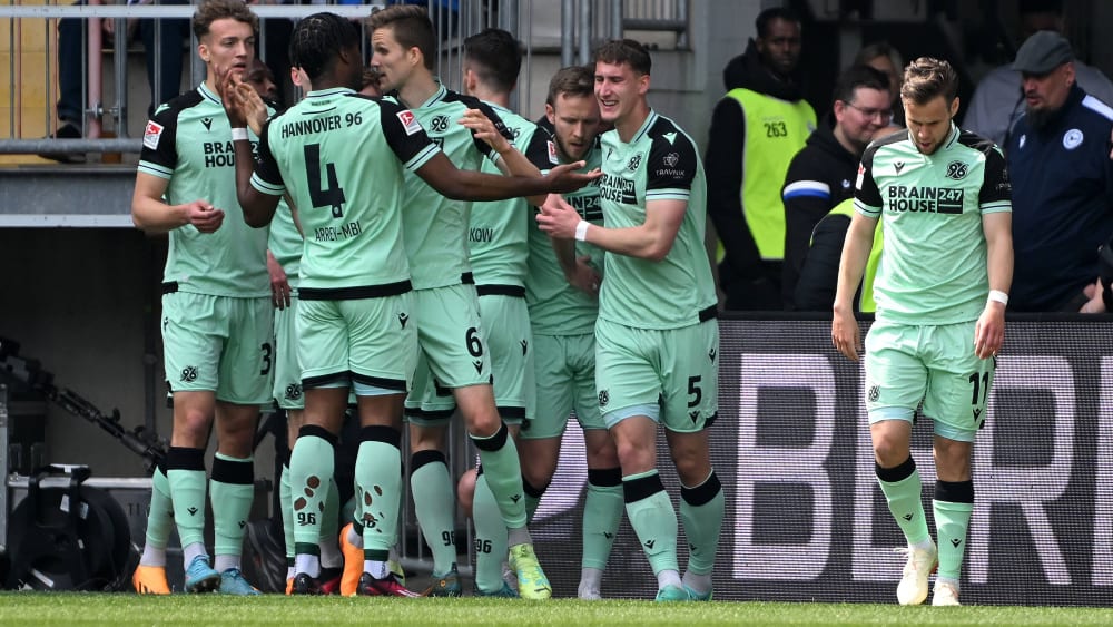 Hannover 96 landete mit dem Sieg in Bielefeld Big Points.