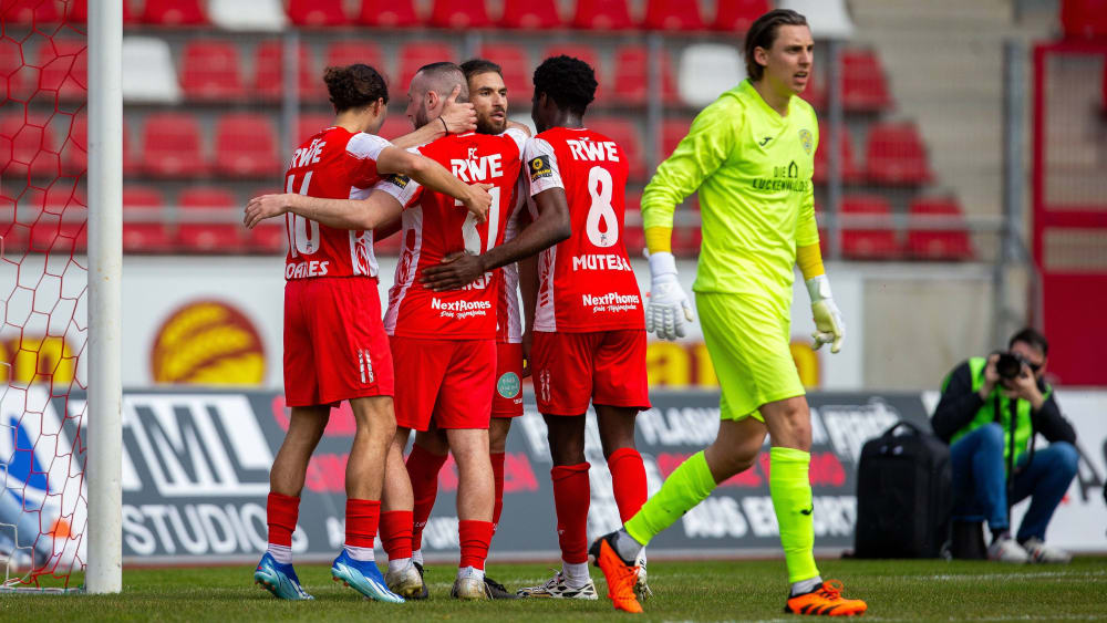 Erleichterung: Der FC Rot-Weiß Erfurt konnte gegen Luckenwalde mal wieder ein Regionalliga-Spiel gewinnen.