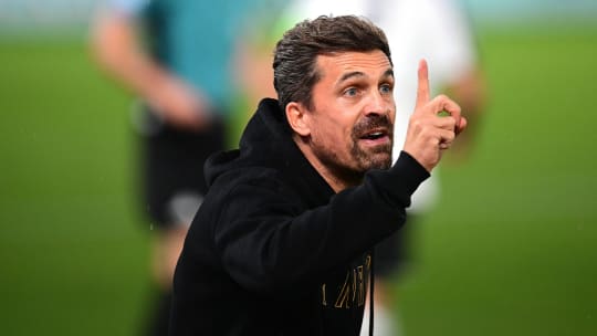 Ganz oben: Da wollen Dynamo Dresden und Trainer Thomas Stamm auch nach dem Gastspiel beim BVB stehen.