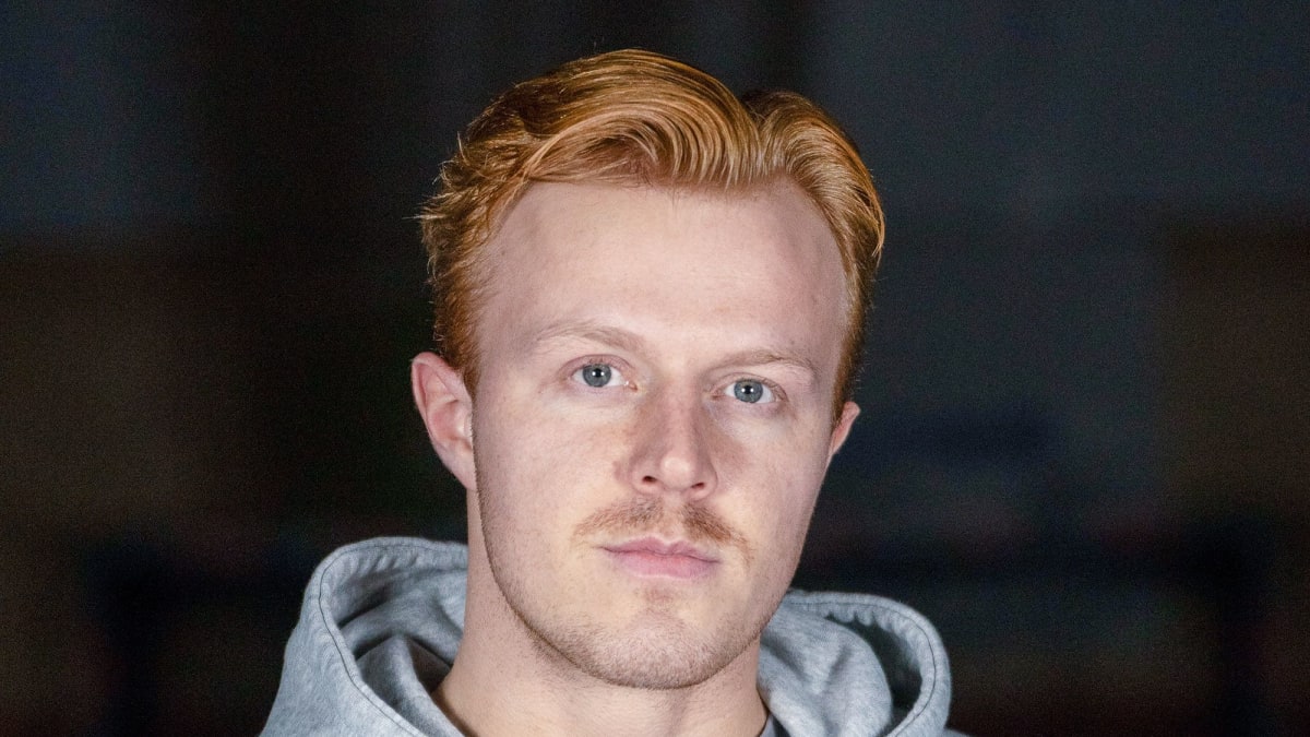 er-klaute-einem-fan-das-megafon-hsv-holt-daling