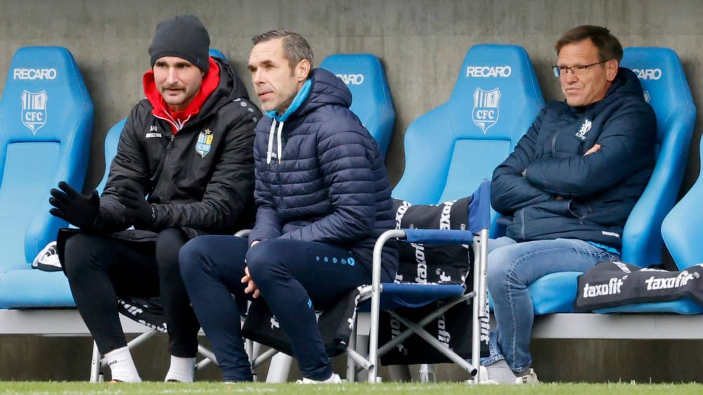 Geschäftsführer Uwe Hildebrand (rechts) will mit seinem Trainerteam Niklas Hoheneder (links) und Christian Tiffert (Mitte) verlängern.