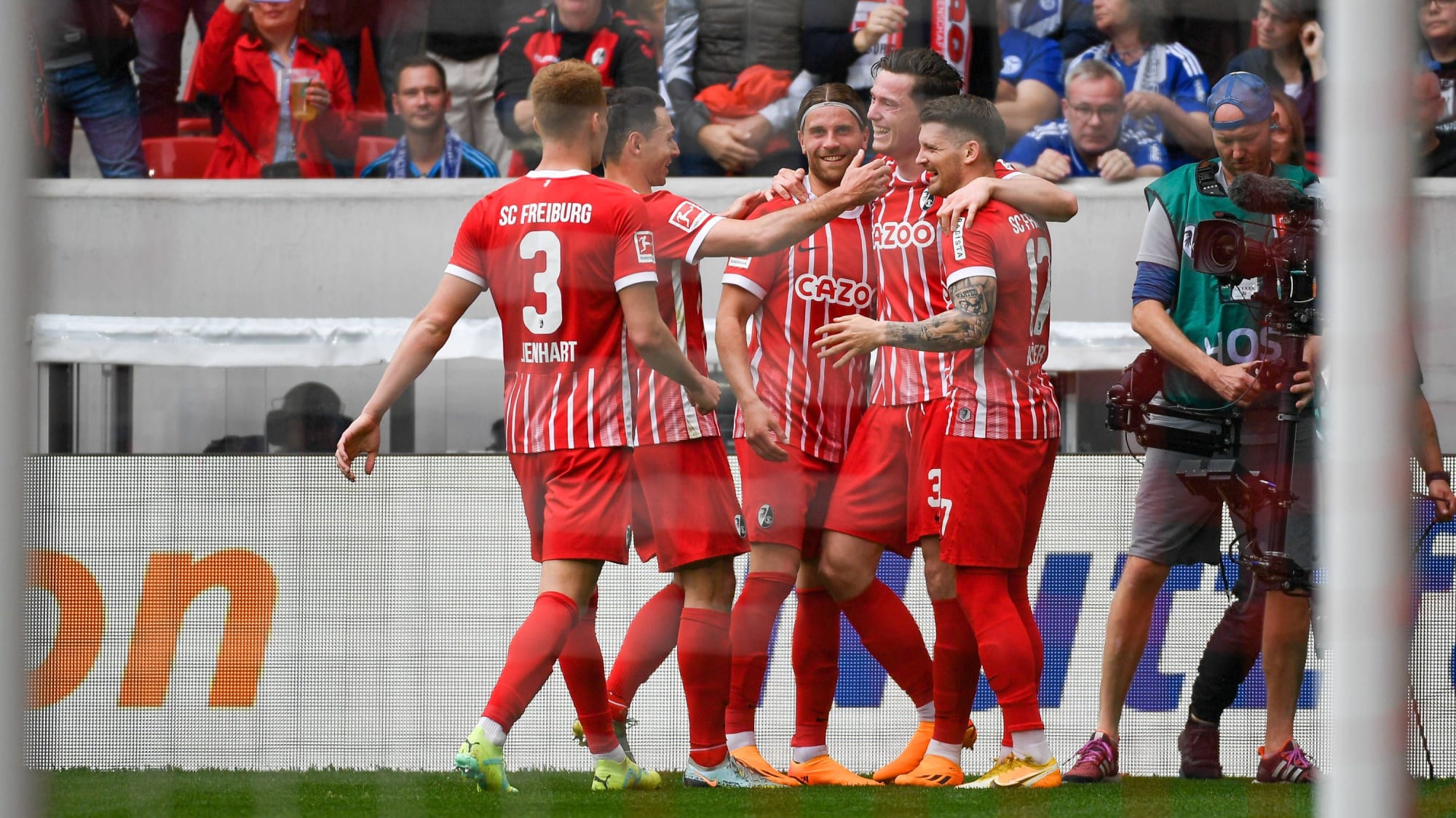 Michael Gregoritsch erzielt auch das 2:0 für die Freiburger - diesmal per Kopf.