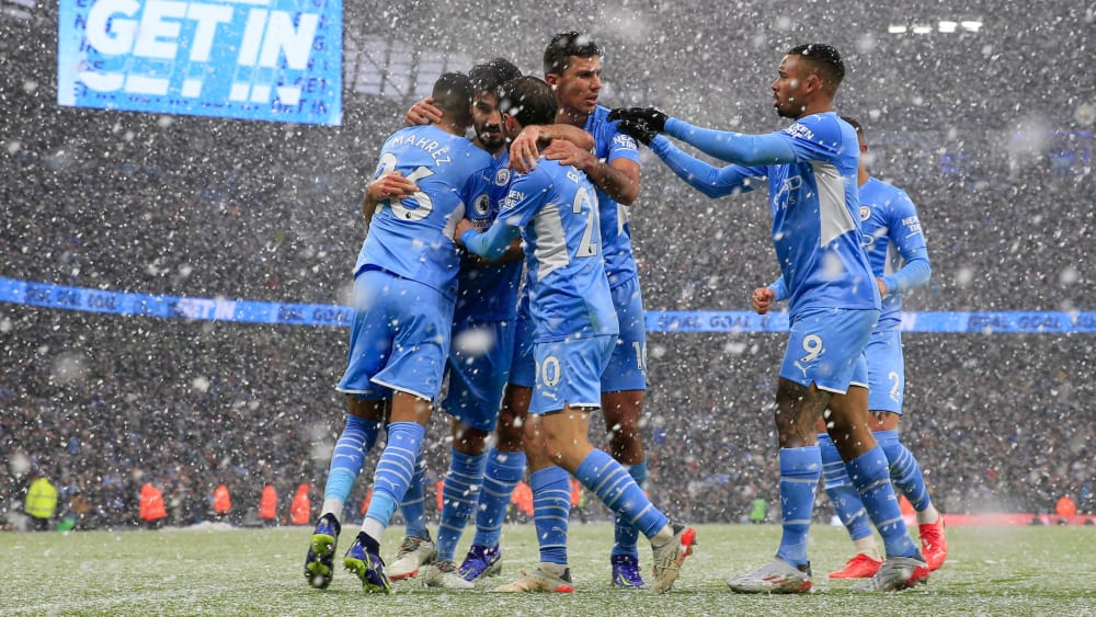 Jubel im Schnee: Manchester City feiert das 1:0 durch Ilkay Gündogan.